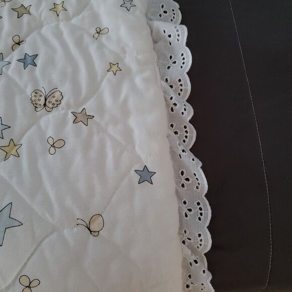 1986 Precious Moments Boy w/ Teddy Bear Quilted Crib Comforter Eyelet Trim 42x33 - Picture 3 of 8